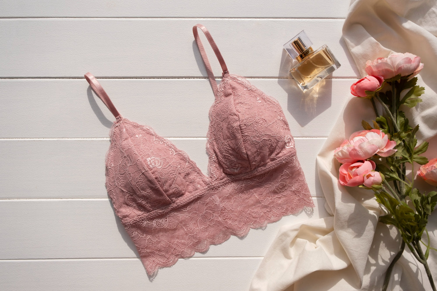 How to start an online lingerie shop, and what are the major