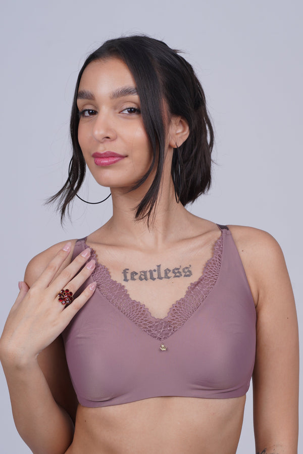 TRIUMPH Soft Touch Wire-Free Bra with Delicate Lace Neckline for Effortless Style 100I631-UD