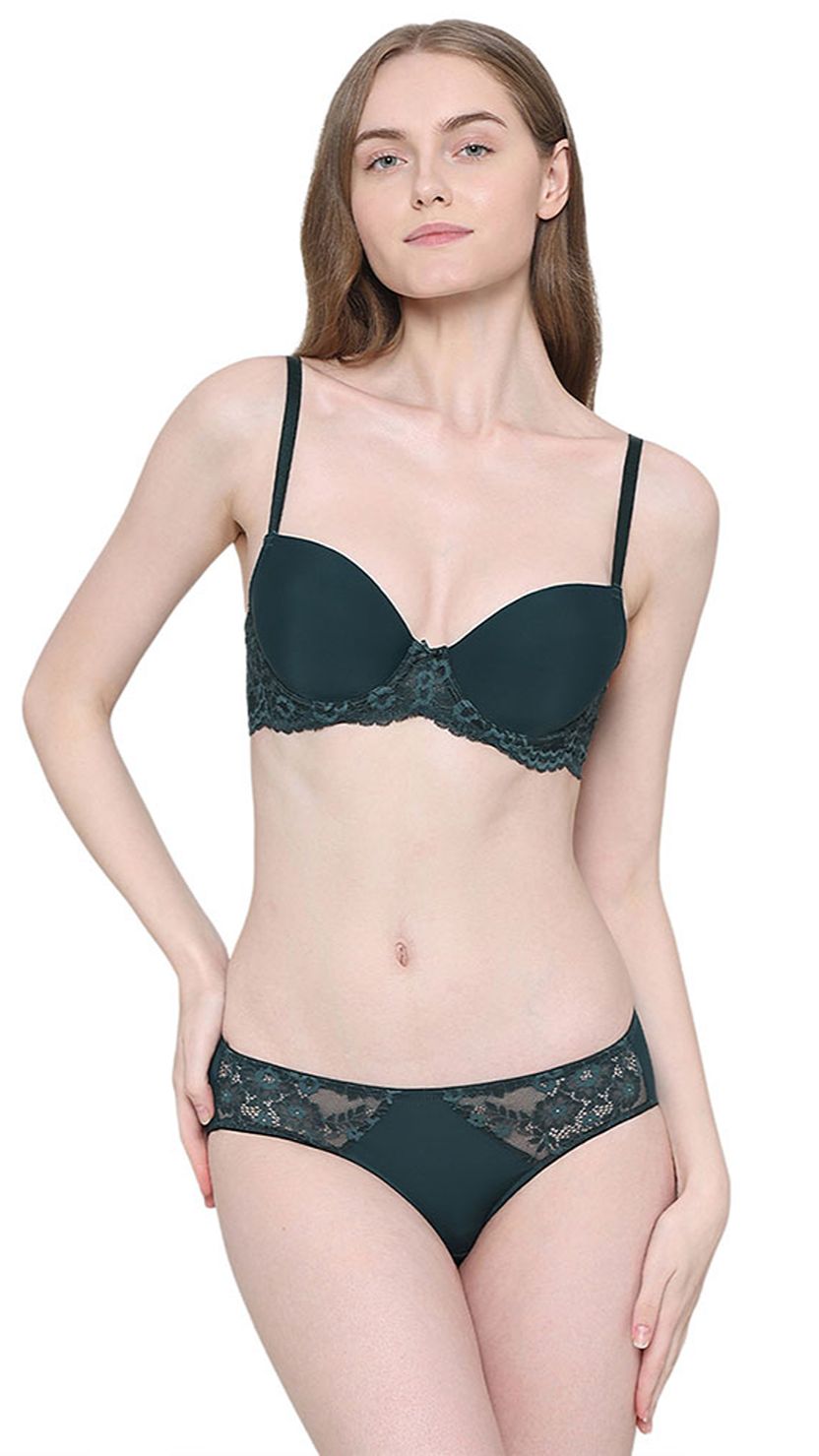 Wacoal Padded Wired Balconette Bra with Lace Wings
