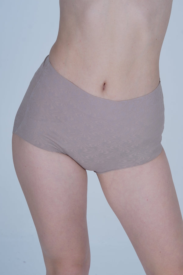 AXTZH Seamless Body-Hugging Women’s Brief with Delicate Front Accent XPTYSNETHW2262IJ-FF