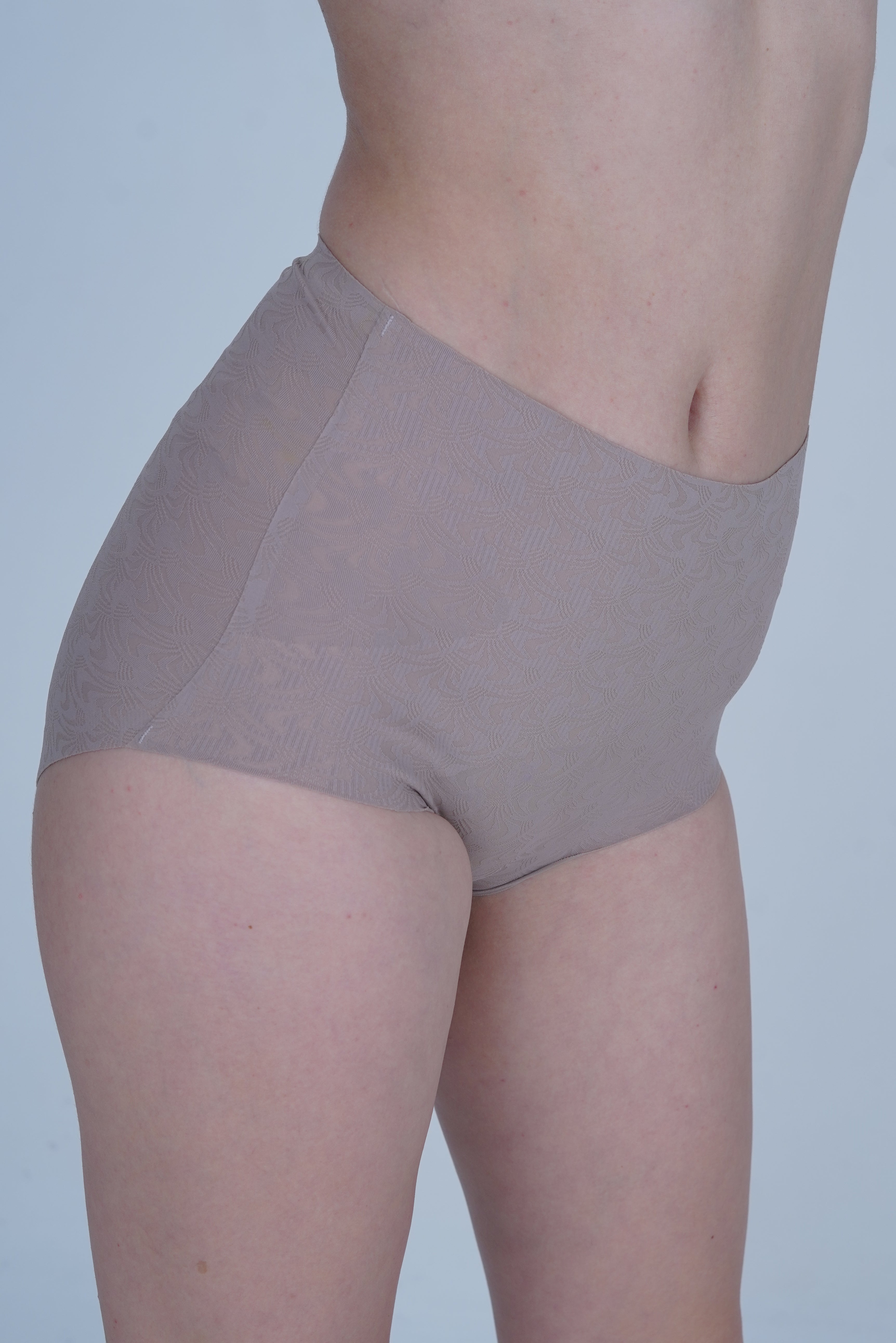 AXTZH Seamless Body-Hugging Women’s Brief with Delicate Front Accent XPTYSNETHW2262IJ-FF