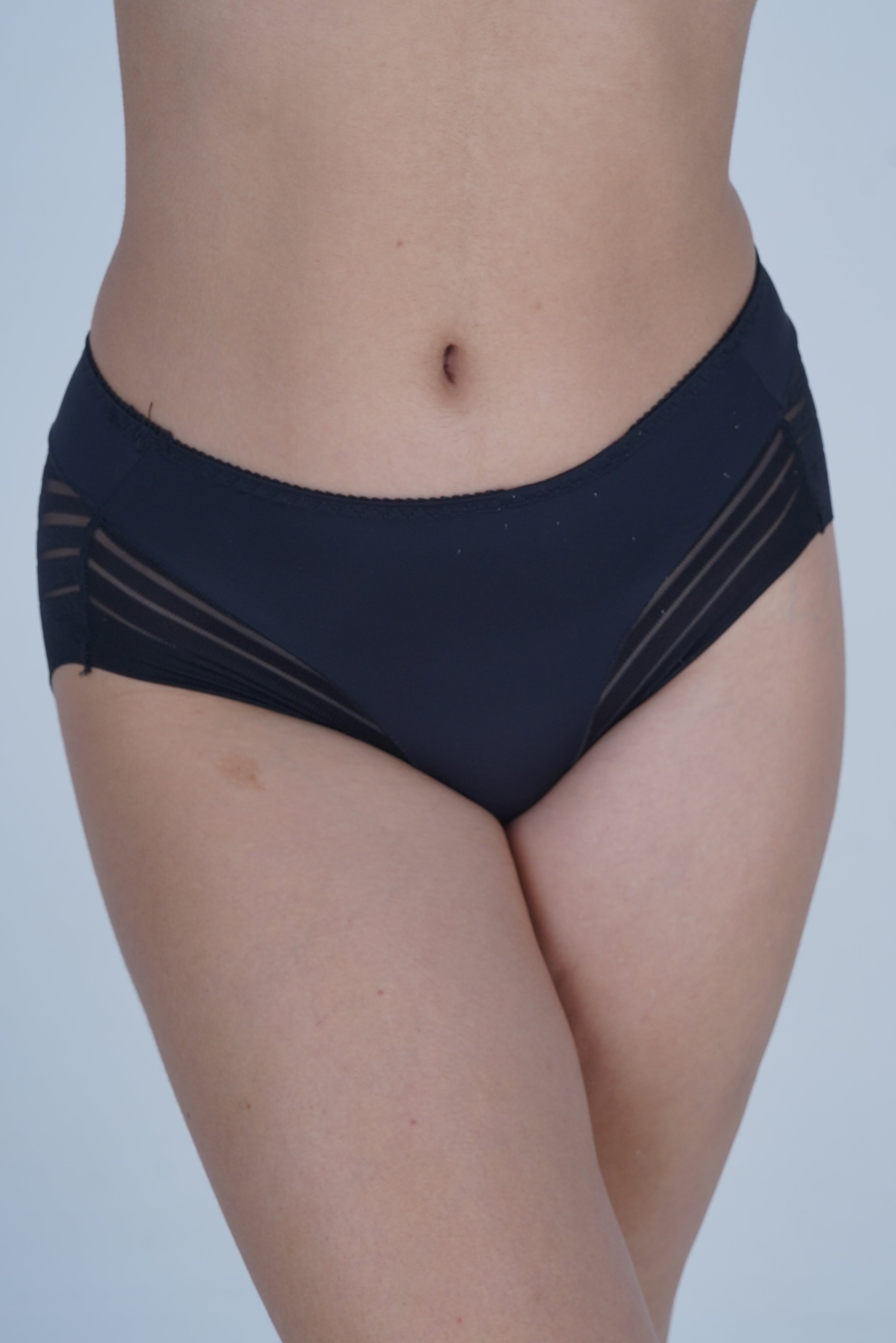 AXTZH Elegant Mid-Rise Women’s Brief with Mesh Accents and Modern Feminine Touch XPTYFNET9073IJ-BLACK