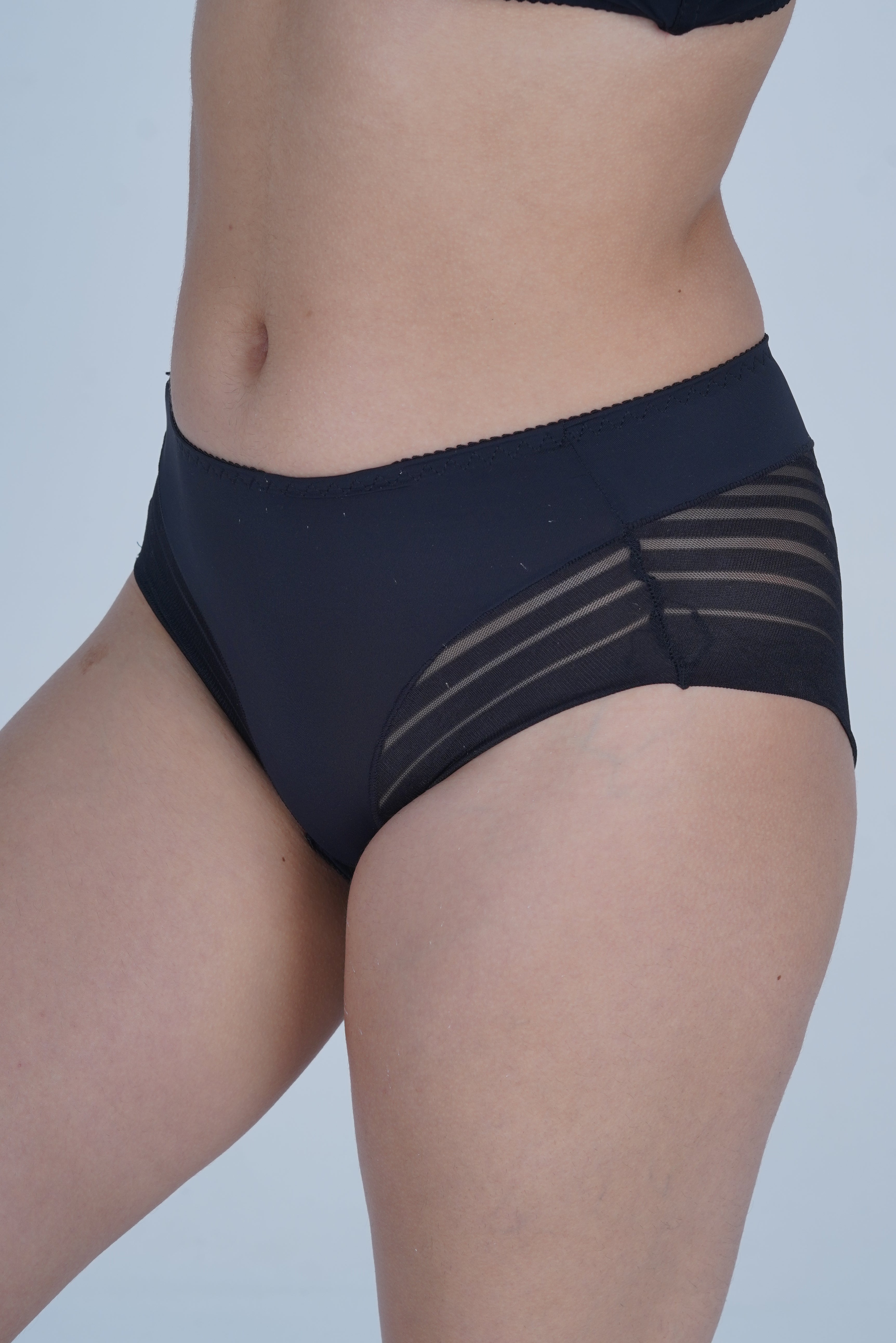 AXTZH Elegant Mid-Rise Women’s Brief with Mesh Accents and Modern Feminine Touch XPTYFNET9073IJ-BLACK