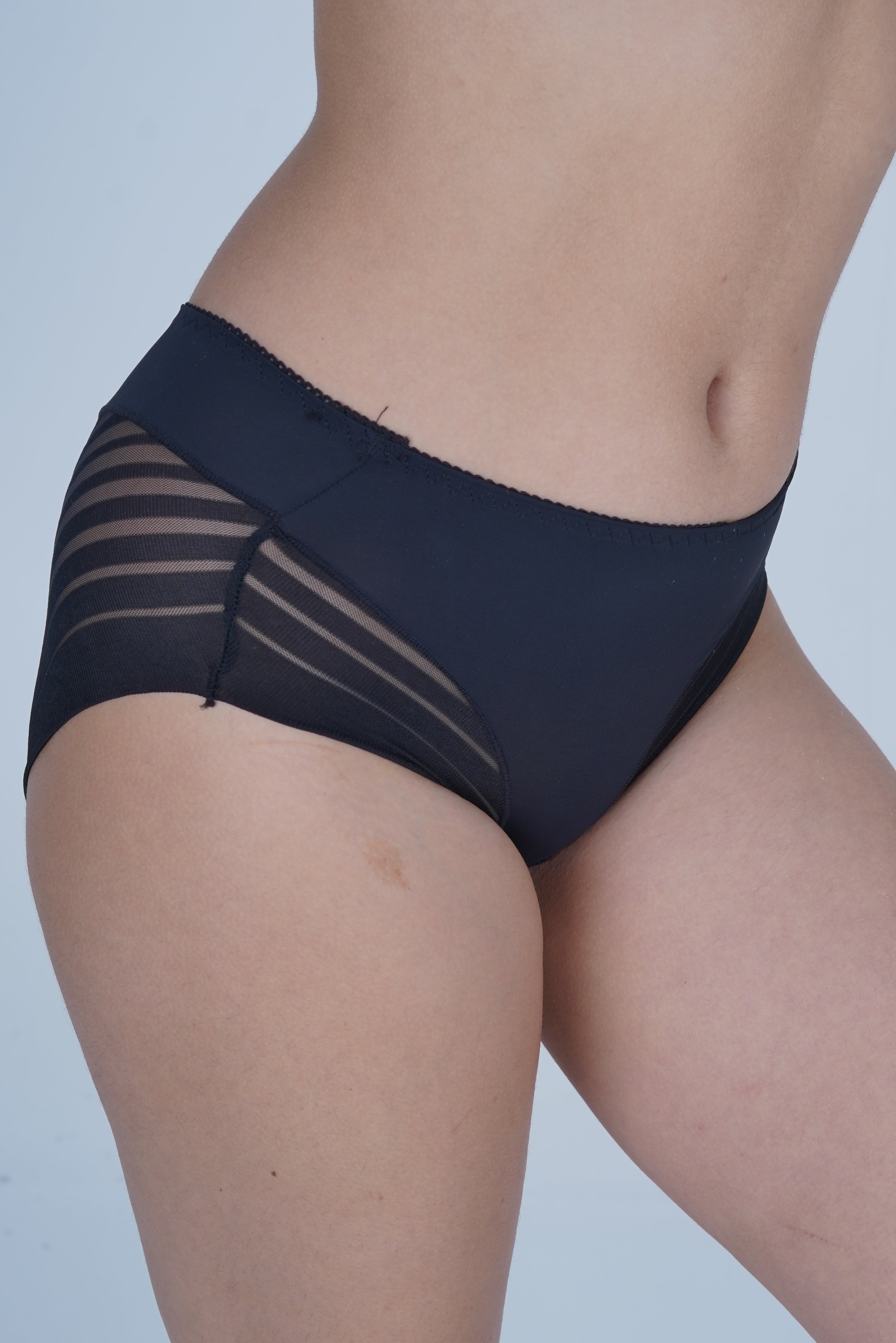 AXTZH Elegant Mid-Rise Women’s Brief with Mesh Accents and Modern Feminine Touch XPTYFNET9073IJ-BLACK