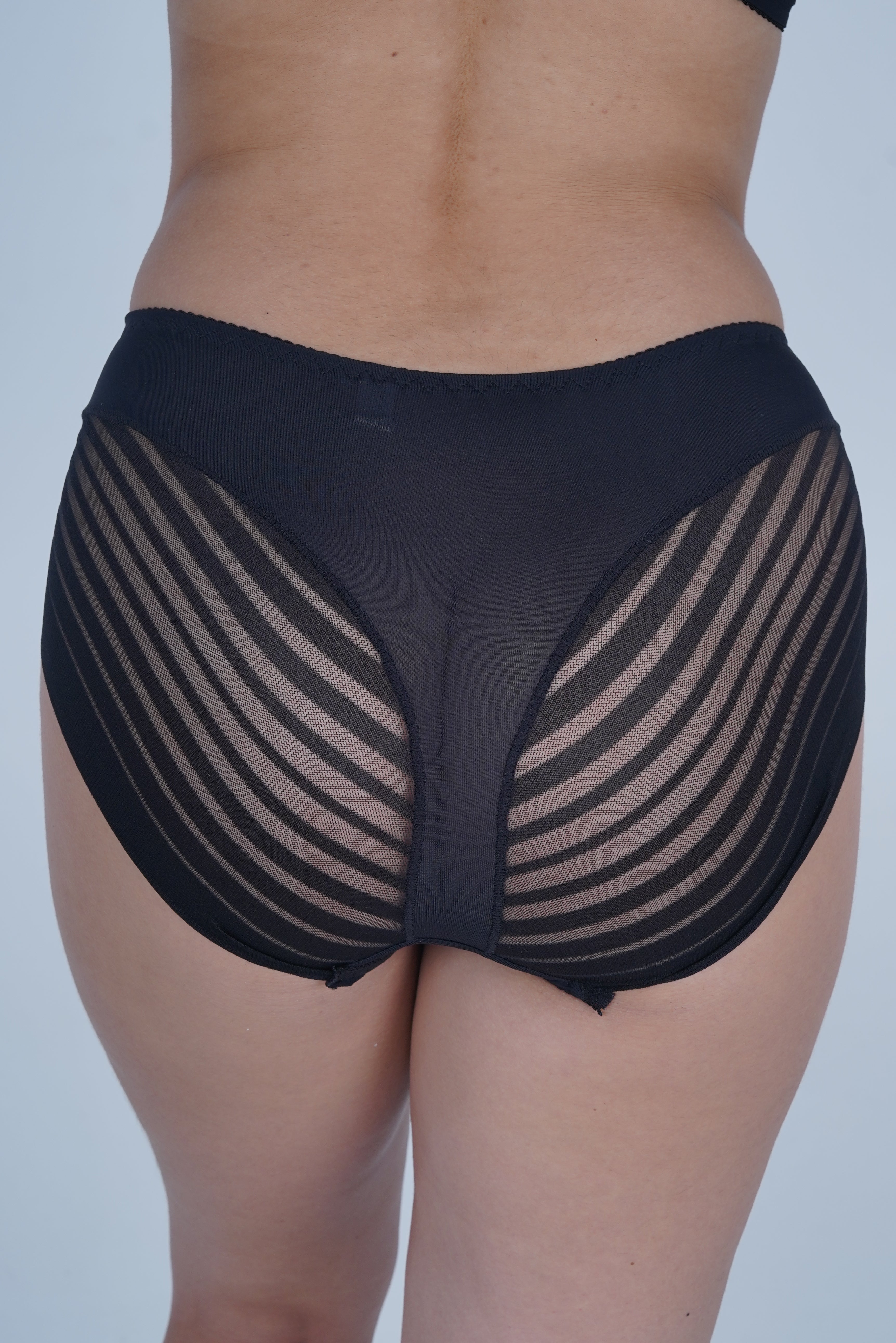 AXTZH Elegant Mid-Rise Women’s Brief with Mesh Accents and Modern Feminine Touch XPTYFNET9073IJ-BLACK