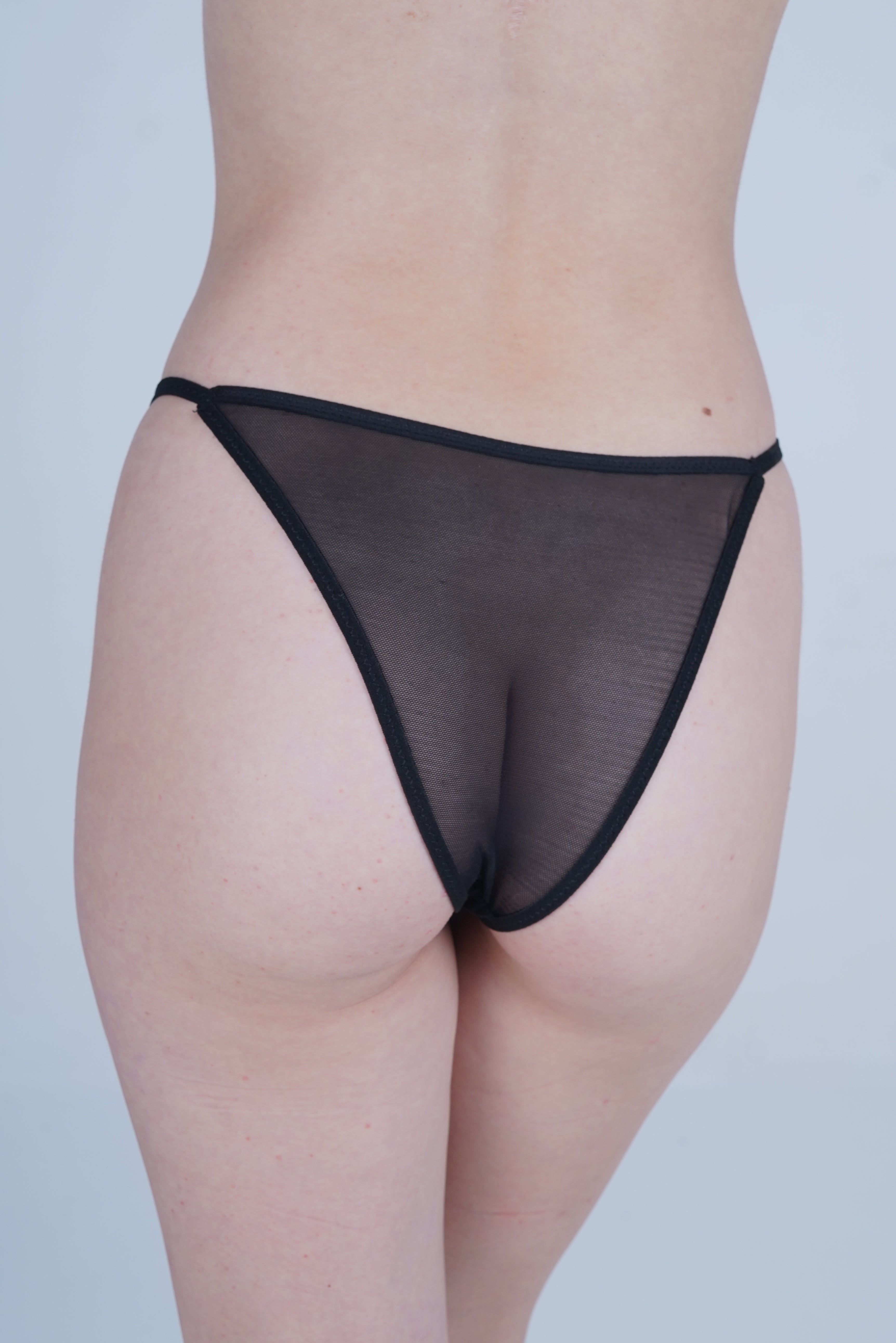 AXTZH Minimalist Sexy Thong for Women with Playful and Chic Design Details XTHGFNET0110IO-BLACK