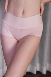 AXTZH Seamless Body-Hugging Women’s Brief with Delicate Front Accent XPTYSCOTHW1231IJ-PEACH