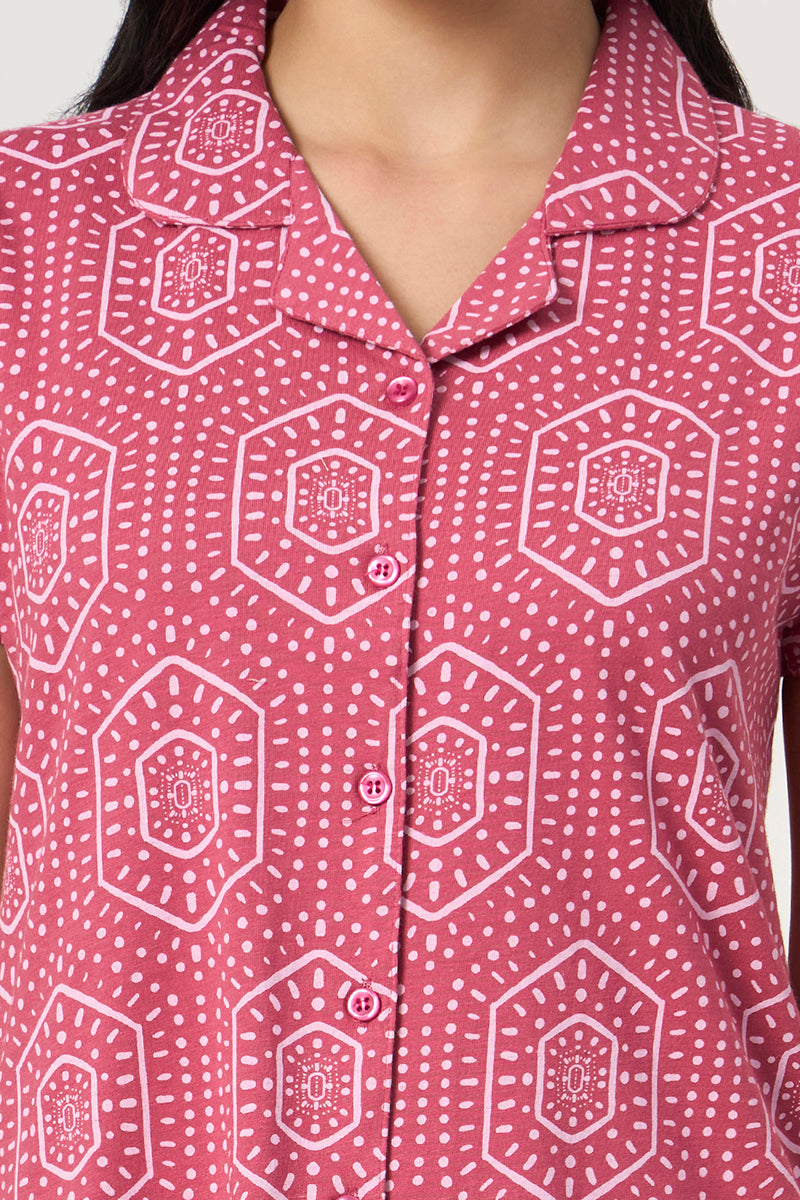 Close up of the notch collar and bandhani print detail on the pink shirt