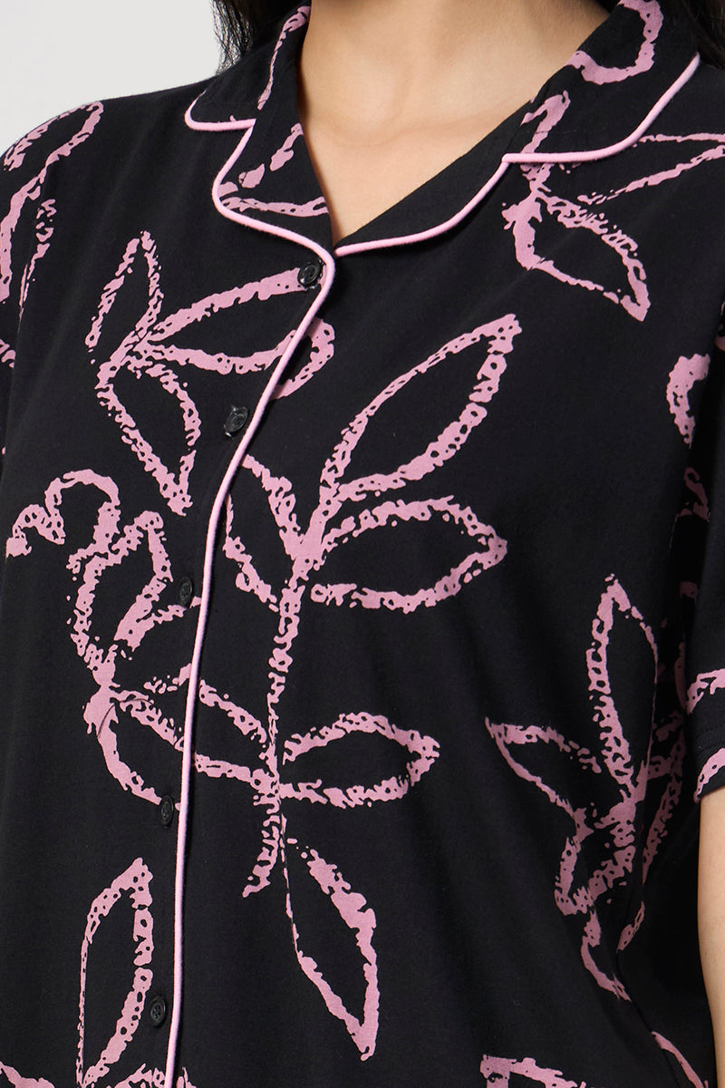 Close up of the notch collar and contrast piping on the black and pink shirt